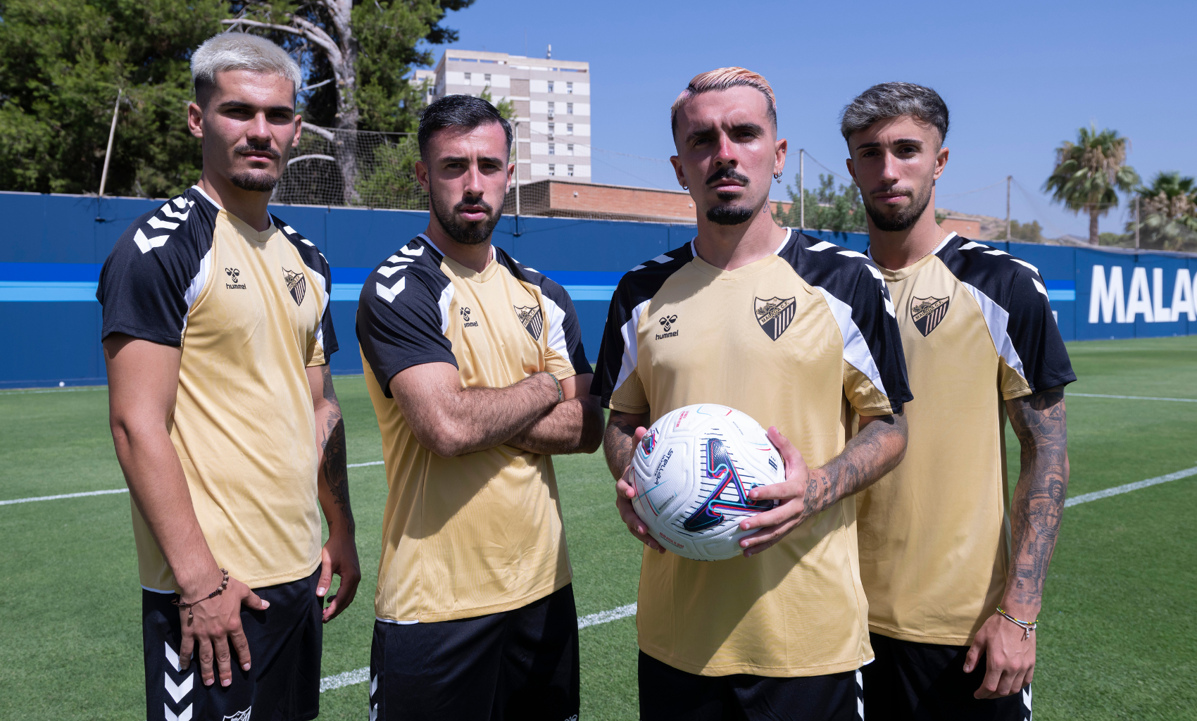 https://www.tiendamalagacf.com/es/training/731-2204-camiseta-entreno-player-malaga-cf-202627.html#/2-talla_camiseta_short_juego_adulto-s